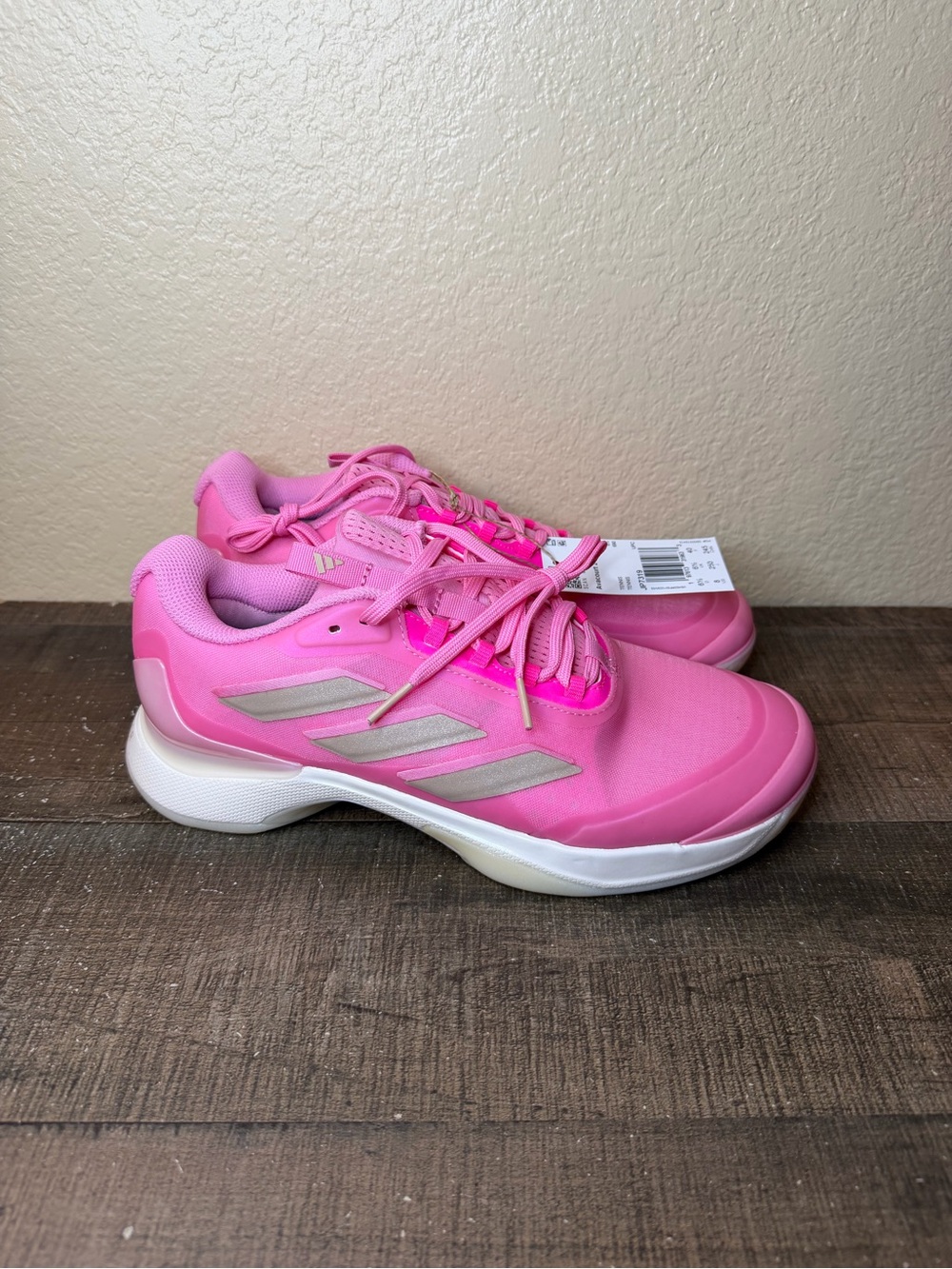 Adidas Avacourt 2 “Pink” Tennis Shoes.
- Size 8 Women.